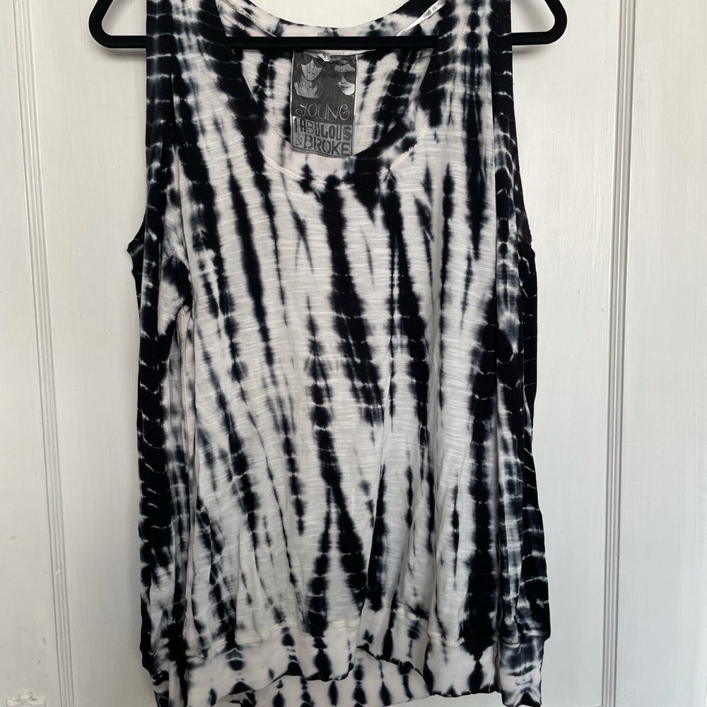 Cut out shoulder long sleeve shirt